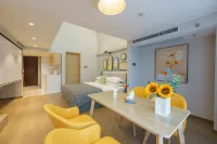 Dalian Xinghai Square Qingchen Floating Light Luxury Hotel Apartment - con vista montagne