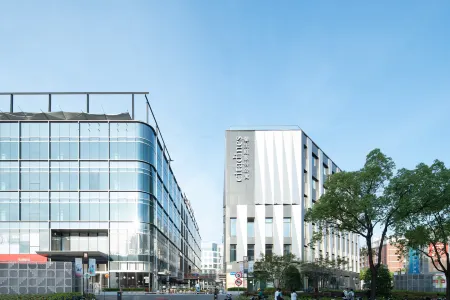 Citadines Songhong Road Shanghai Отели рядом с достопримечательностью «Небоскреб»