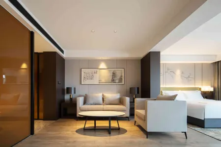 The GiorgioMorandi Hotels (Huangting Road Boya Jun)