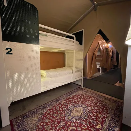 Urban Camper Hostel & Bar