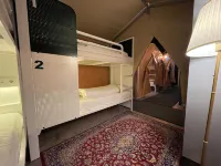 Urban Camper Hostel & Bar - parking