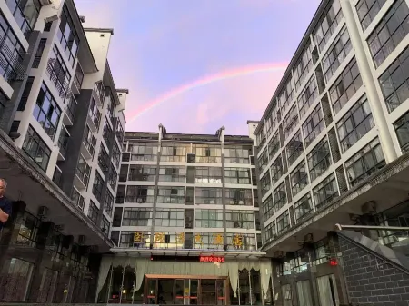 Wolongwan Hotel Отели рядом с достопримечательностью «China Red Army 4th Army Hospital Former Site»