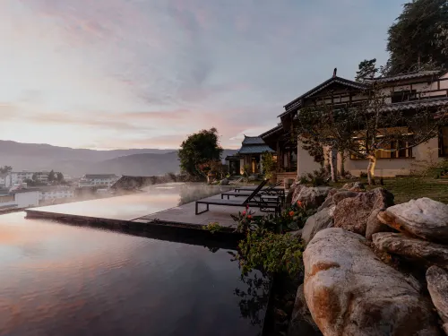 Dali Wuyuan Park Shan. Wild Luxury Forest Hot Spring - บริการรถรับส่ง