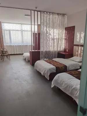 Alxa Zuoqi Jiqi Hotel Các khách sạn gần Jilantai Gongyong Station