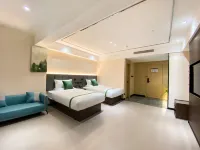 GreenTree Inn Express Hotel((Hebi East Station Store)