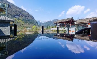 Qingcheng Mountain·Yueting Lanshe Hot Spring B&B