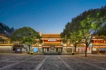 Zhuji Xishi's Hometown Grand House Hotel Отели рядом с достопримечательностью «Zhuji Gymnasium»