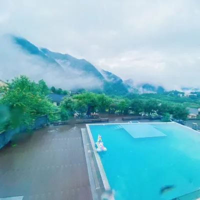 Avatar Mountain Resort—Mountain View | Swimming Pool | Free Station Pick-up | Western Cuisine Hotels near Wulingyuan
