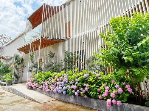Sanyou Mountain House Hotels in Huixian