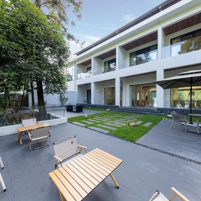 Shuangya Hotels near Bifengxia Wildlife Park