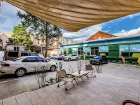 7 Days Premium Hotel - parking