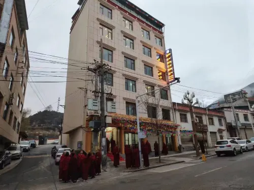 Saidang Gompa Hotel - Bãi đậu xe