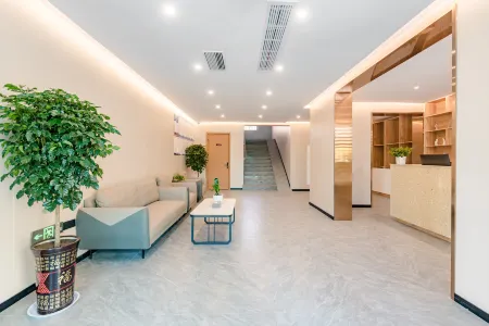 Lanting Hotel (Minquan Railway Station) Отели в г. Миньцюань