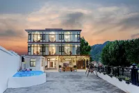 Yuese B&B Hotels near Shiduxianxi Mountain