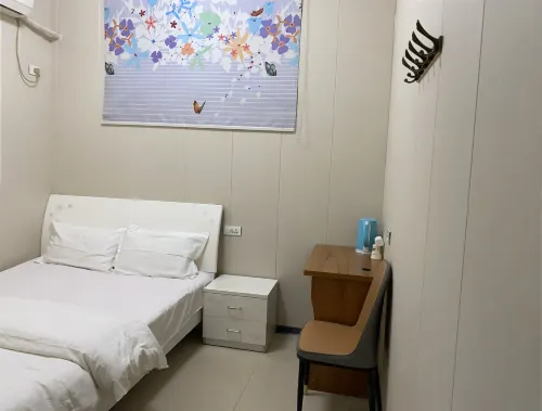 Gongyi Youjia Hotel - Inns