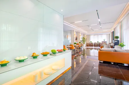 ELONG ME Hotel (Haikou Meilan Airport Terminal T1 and T2 Branch) Отели рядом с достопримечательностью «Qiongtai Normal University (Guilinyang Campus)»