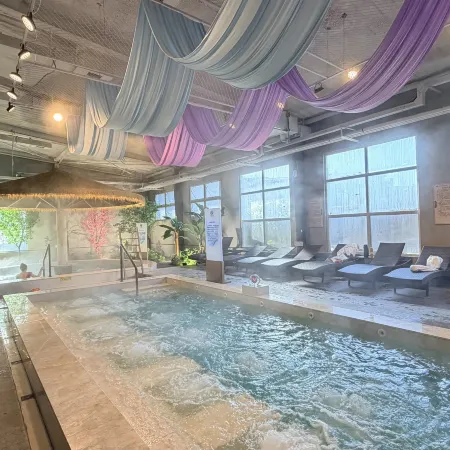 Tieling Jinfeng Wenquan Resort Hotel