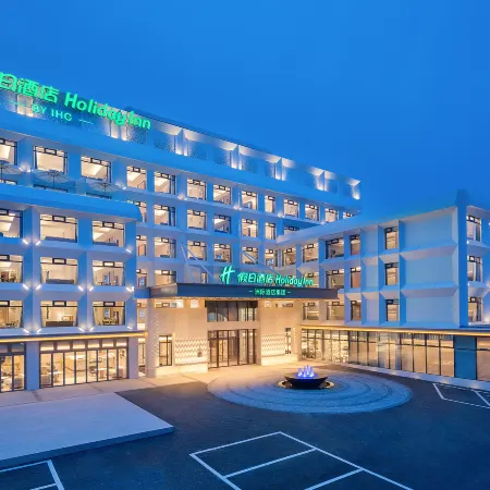Holiday Inn Jinan Daming Lake Отели рядом с достопримечательностью «Озеро Пяти драконов»