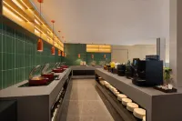 ELONG L.RAY (Guangzhou Huadu Sunac Resort Baiyun International Airport) - Frühstück