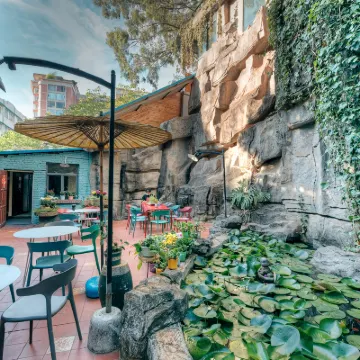 KUN MING UPLAND INTERNATIONAL YOUTH  HOSTEL Hotels near The Green Lake Park