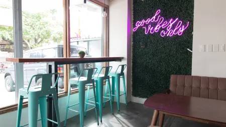 RedDoorz Plus @ Diola Villamonte Bacolod Отели в г. Западный Негрос