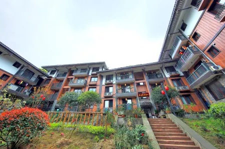 Emeishan Pinshan Home Inn Отели рядом с достопримечательностью «Jiulao Cave»