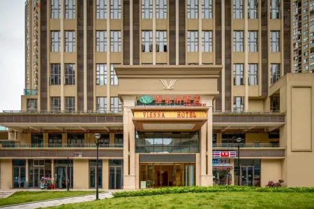 Vienna Hotel (Chongqing Lijiatuo Pedestrian Street) Отели рядом с достопримечательностью «Chongqing University of Technology (Huaxi Campus)»