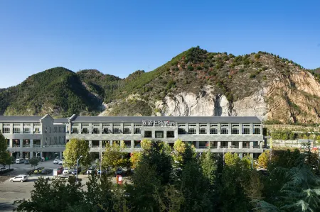 Moshang Light Hotel (Luanchuan Laojunshan Fenghuang Tianjie Store) Отели рядом с достопримечательностью «Ji Guan Cave»