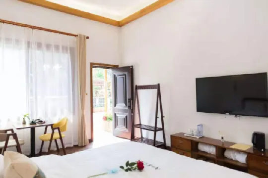 Xingyi WanFenglin Qianshanli Inn