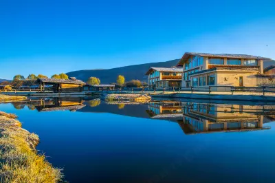 Yilahai Jijing Manor (Shangri-La Ten Miles Snow Mountain)