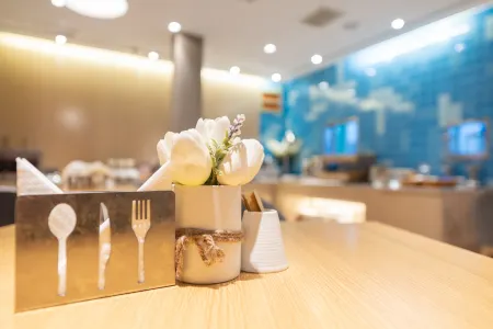 Homeinn · neo (Shanghai Pudong New International Expo Center Longyang Road Subway Station) Отели рядом с достопримечательностью «Shanghai New International Expo Centre»