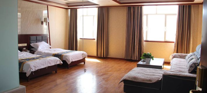 Lintan Hengtai Hotel Hotele w: Powiat Lintan