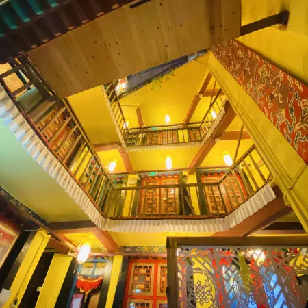 Tone · Chain · Poshtel (Lhasa Jokhang Temple Ancient City) Отели в г. Лхаса