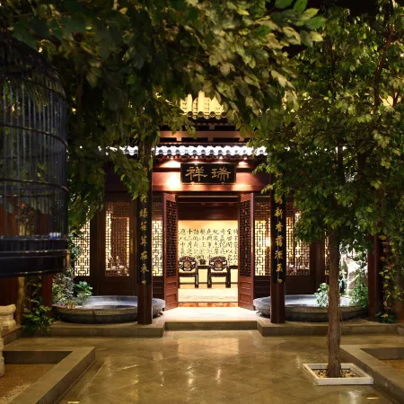 Beijing International Hotel Отели рядом с достопримечательностью «Станция метро Jianguomen»