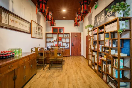 Rongfu Laozhai Hotel (Beijing Houhai) Отели рядом с достопримечательностью «Sinopec Management Institute Branch»