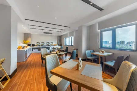 Echarm (Maoming High Speed Railway Station North Square) Отели рядом со станцией Maoming Railway Station