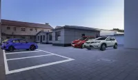 Yijia 365 Chain Hotel (Jingxin Street Store, Jingxian County) - Parking