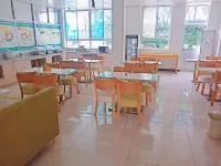 Watson Holiday Hotel (Jurong Renmin Road Gexian Lake Park)