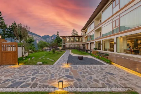 MAOWO Guesthouse Отели рядом с достопримечательностью «Lu Yuan Ping»