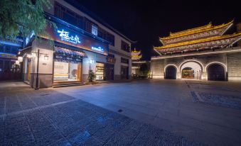 Maitreya Chizhiquan Hot Spring Hotel (Maitreya Honghe Water Township)