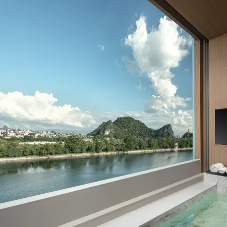 Li River CIAO Hotel( Guilin Elephant Trunk Hill)