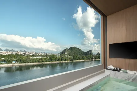 Li River CIAO Hotel( Guilin Elephant Trunk Hill) Отели рядом с достопримечательностью «Seven Star Scenic Area»