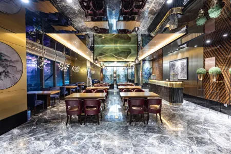 The Serene Riverside Suites Hotel (Chongqing Jiefangbei Hongyadong Branch) Отели рядом с достопримечательностью «Chongqing University of Education»