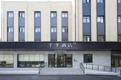 JI Hotel (Shanghai Nanzhan Jinjiang Leyuan Subway Station) Hotels near East China University of Science and Technology Gymnasium