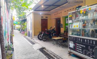 Losmen 2000 Tiga