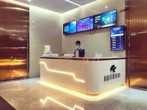 Fish E-sports Hotel (Shenzhen Longhua Bus Station Branch)