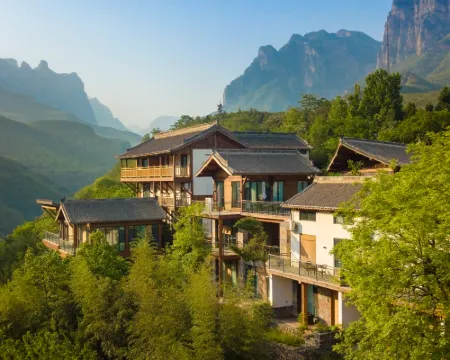 Yuntaishan Puju Lakeside Homestay فنادق في شيو وو