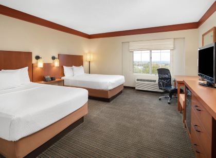 La Quinta Inn & Suites by Wyndham Atlanta Ballpark/Galleria