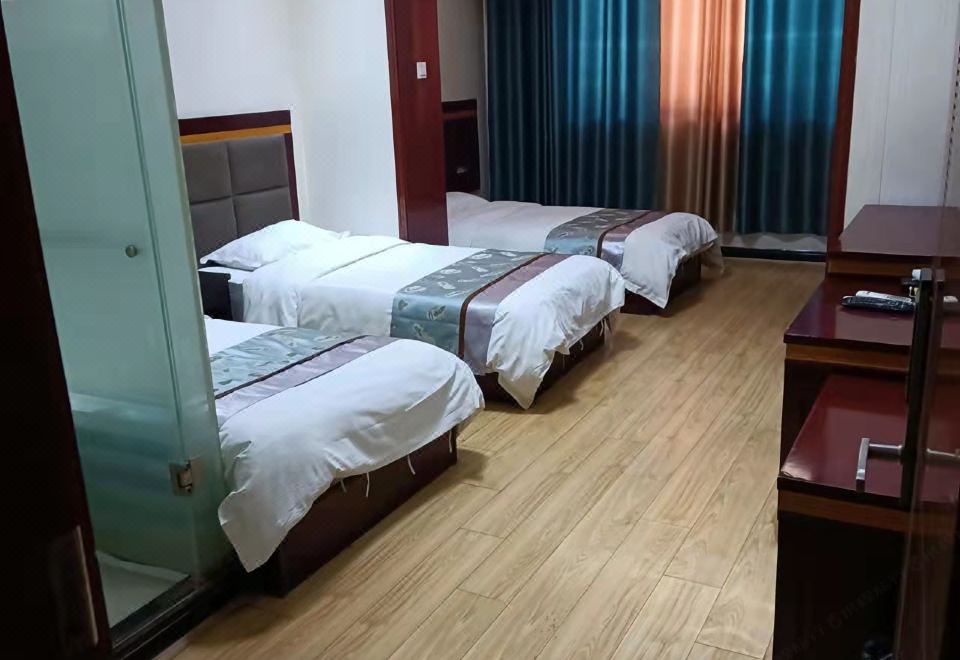 Huangchuan Golden Holiday Business Hotel - Housity