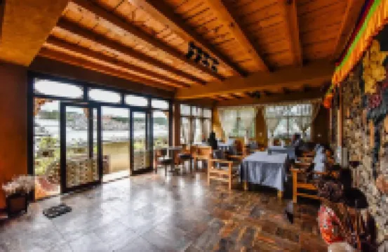 Shangri-La Guicang Mountain Residence Scenic Inn (Dukezong Ancient City)